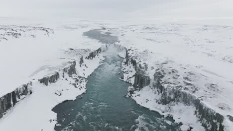 Pintoresca-Cascada-Dettifoss-De-Islandia-Durante-El-Invierno-Nevado,-Antena