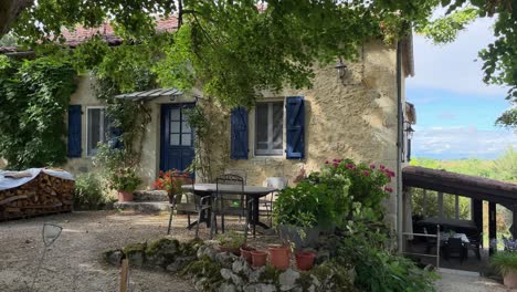 seeing countryside houses in southern france through the leaves