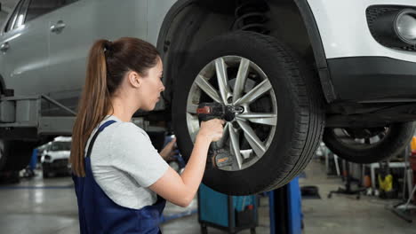 mechanic in the workshop