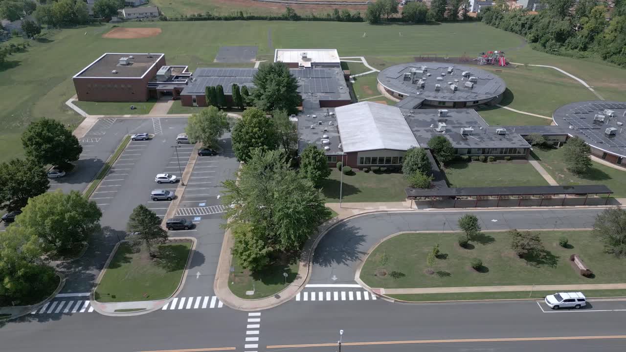 Drone Flying By Catoctin Elementary School, Leesburg Va