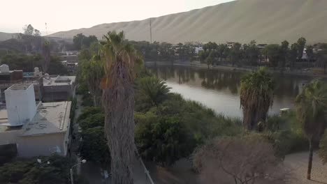 increíble toma aérea 4k de huacachina, perú