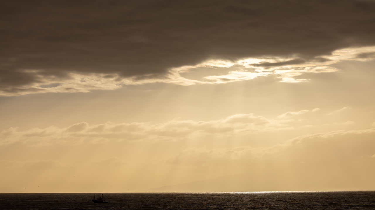 el atardecer de la playa de gran canaria
