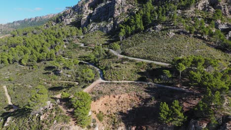 Luftaufnahme-Der-Felsigen-Küste-Der-Mittelmeerberge-Auf-Mallorca