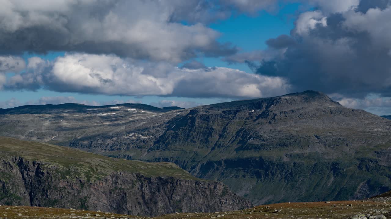 el desolado paisaje del norte de las montañas aurlandsfjellet