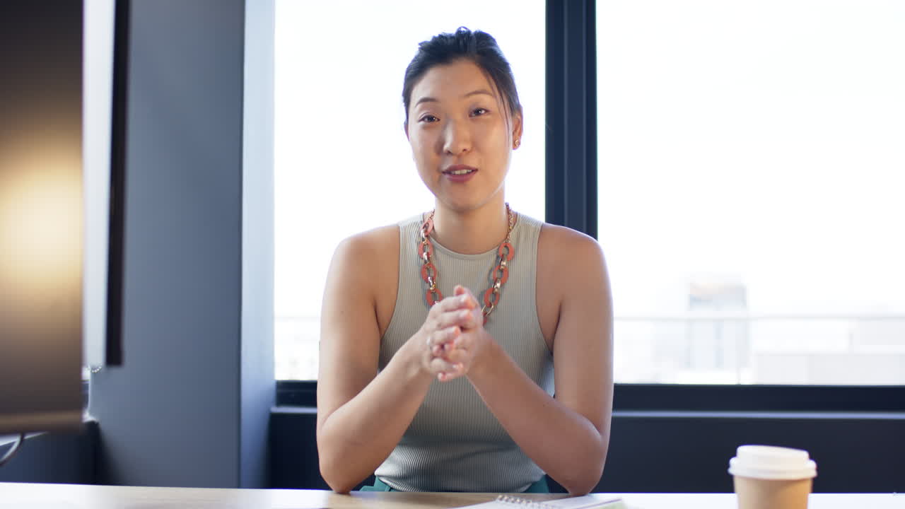 사무실에서 아시아 사업가 여성의 초상화, 느린 동작, 복사 공간