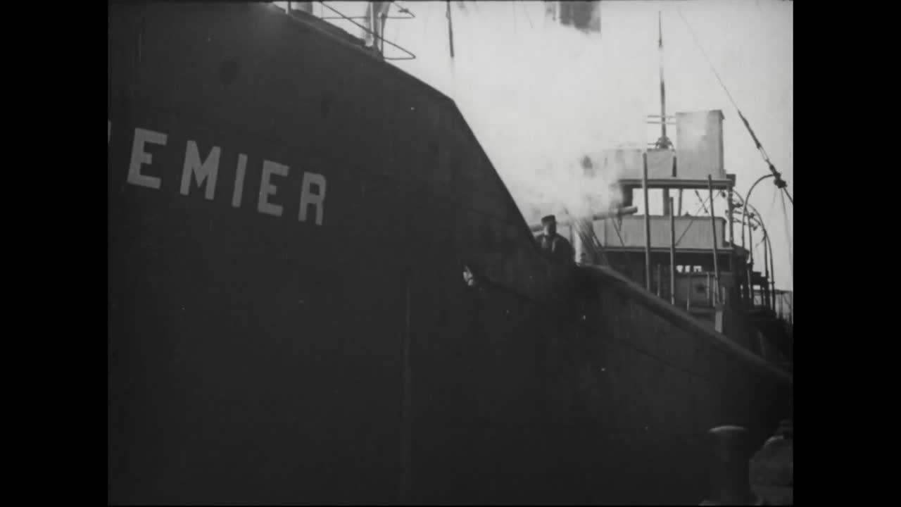 el barco de socorro belga remier está cargado con tropas y suministros en el puerto de hoboken rumbo a la primera guerra mundial