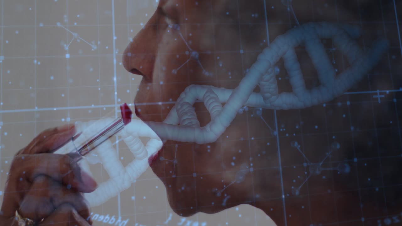 Ældre kvinde påfører rød læbestift, mens hun igangsætter en animeret DNA-spiral til skønhedsteknologi