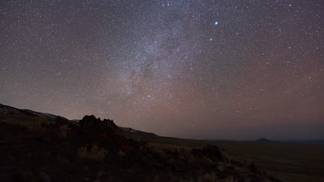 vía láctea sobre el desierto del oeste de utah - lapso de tiempo estático, gran angular