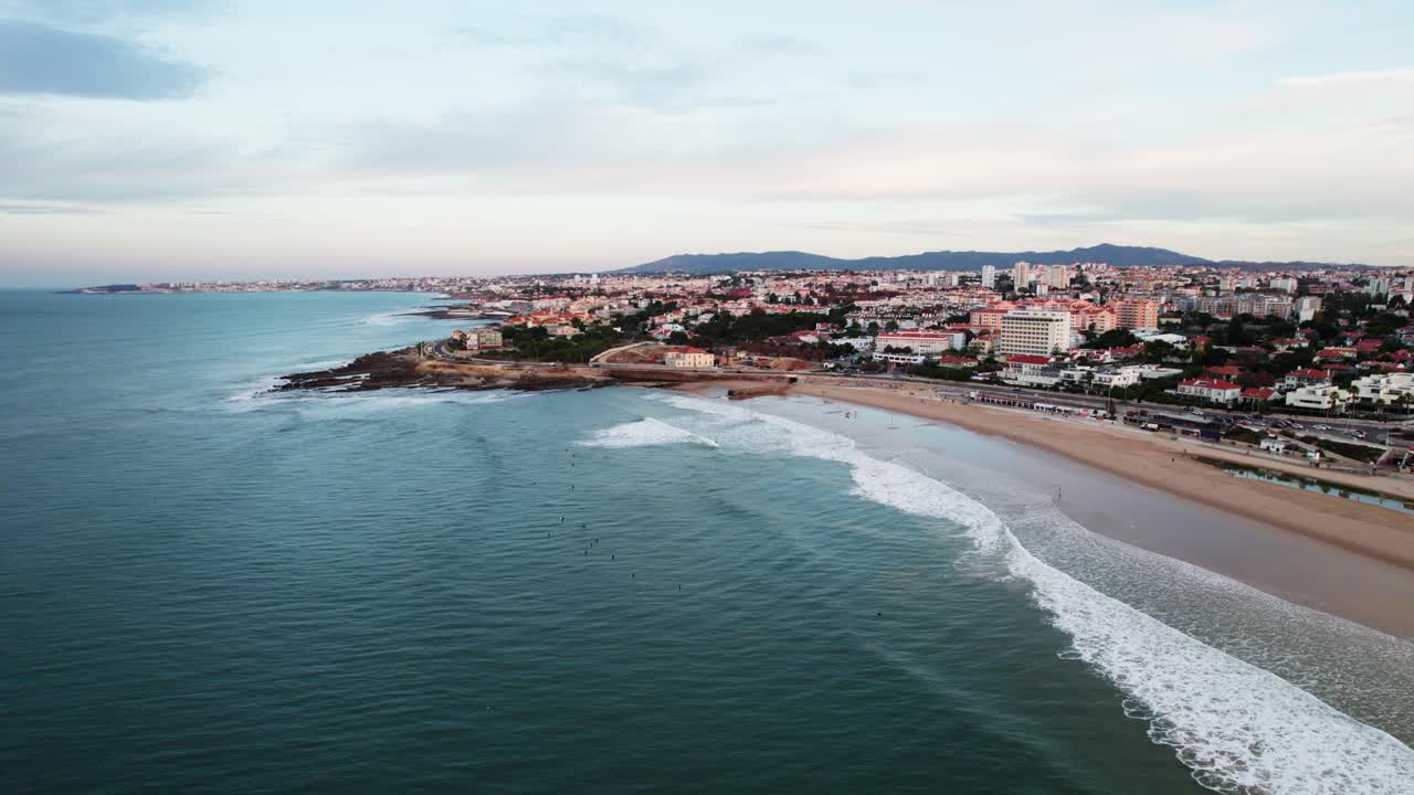 imágenes aéreas de la playa de carcavelos lisboa