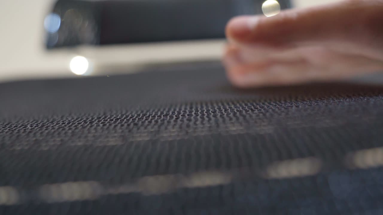 fondo de fibra de kevlar de carbono negro y textura con iluminación. enfoque selectivo