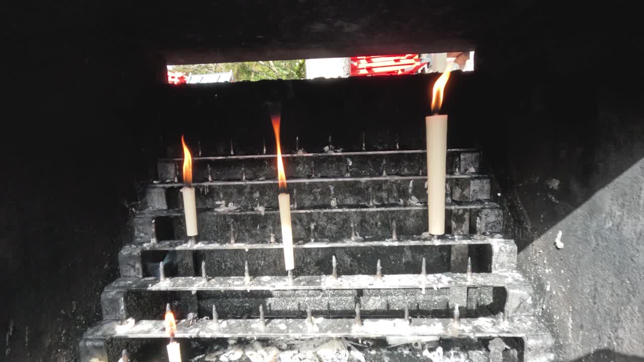 계단에서 불의 순차적인 점화