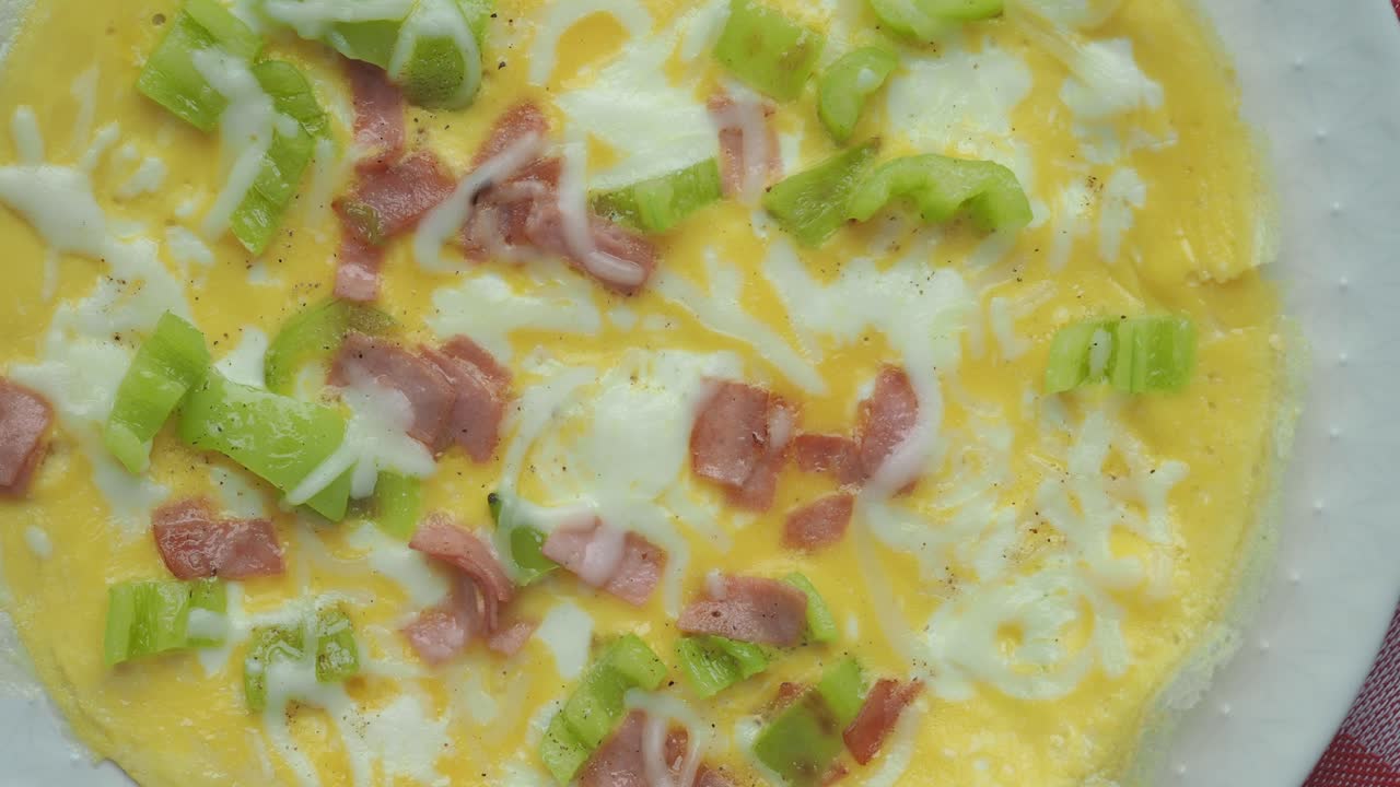 Cheesy Ham and Celery Omelette