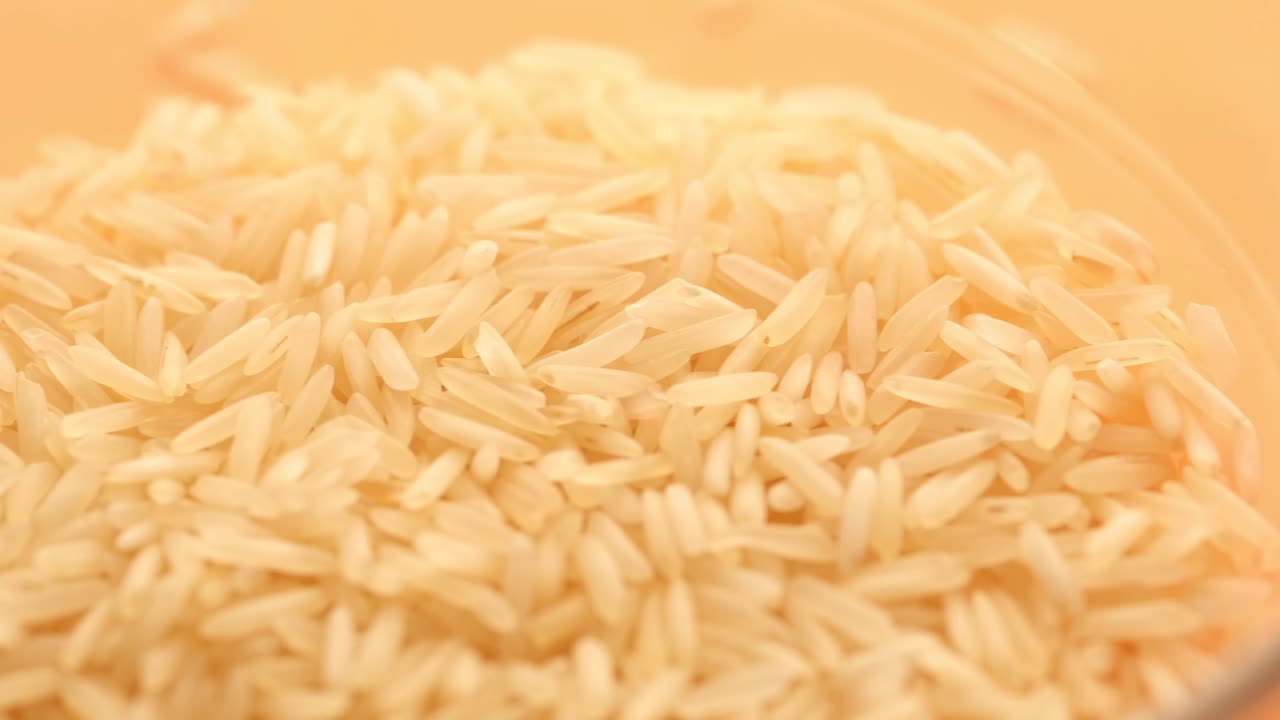 primer plano de arroz sin cocinar