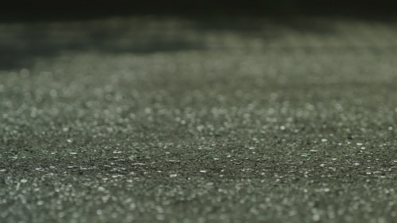 거리에서 고 있는 사업가