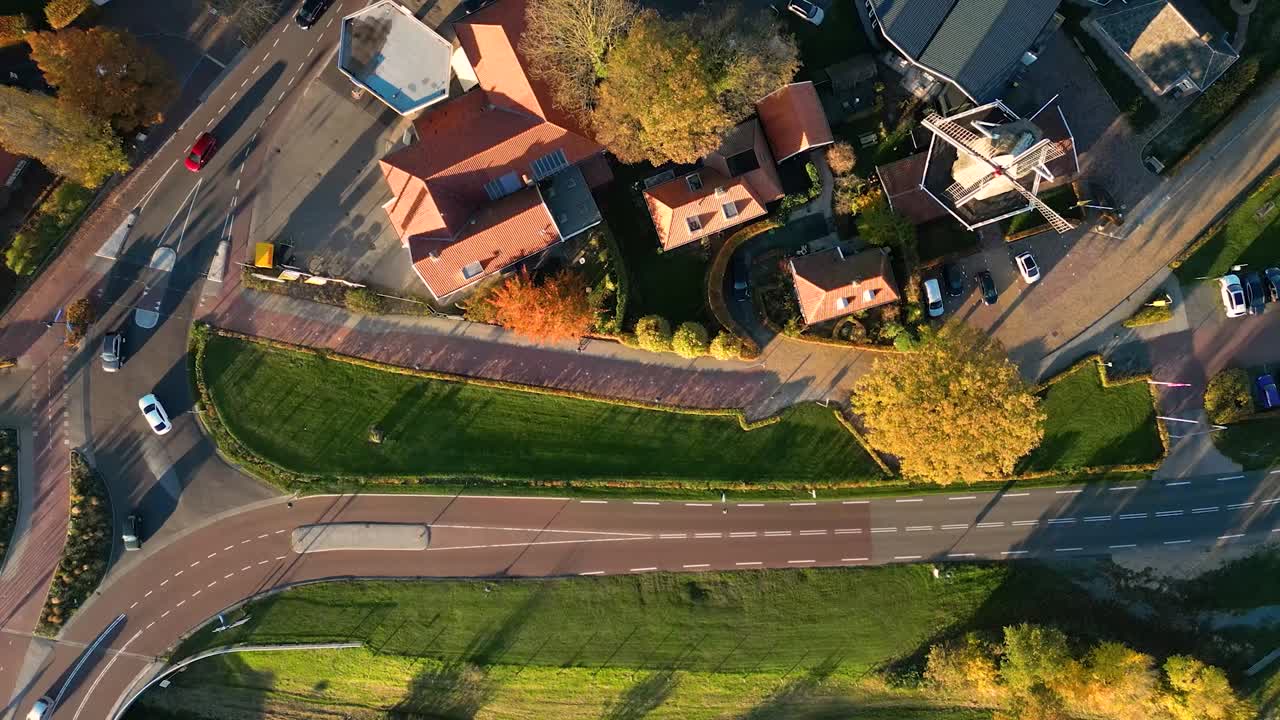 Veduta aerea di un villaggio olandese in autunno