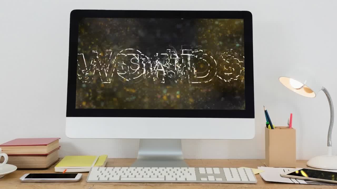 animación del texto de inicio y interferencia en la computadora.