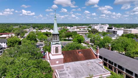 Antenne-über-Kirche-In-Ocala,-Florida