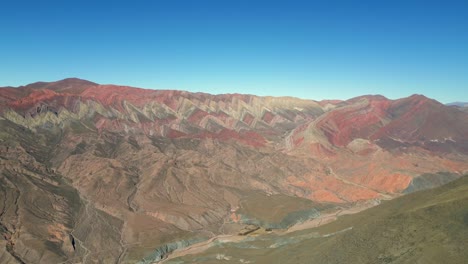 la montaña de catorce colores de jujuy, serranía de hornocal, argentina