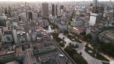 dron aéreo argentino plaza de mayo y cabildo sobre monumentos históricos del barrio microcentro