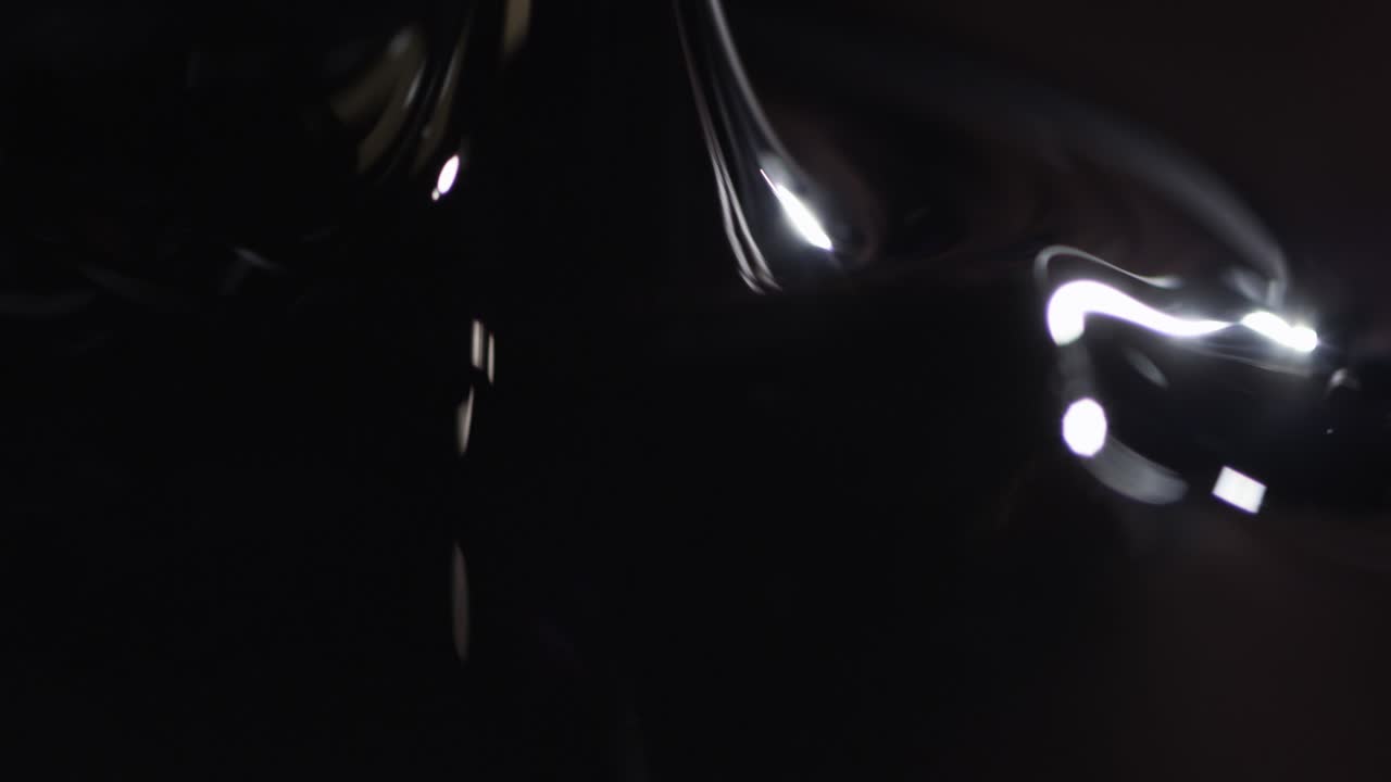 primer plano de aceite vertido y burbujeante 01