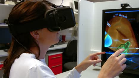 scientist using oculus rift in lab