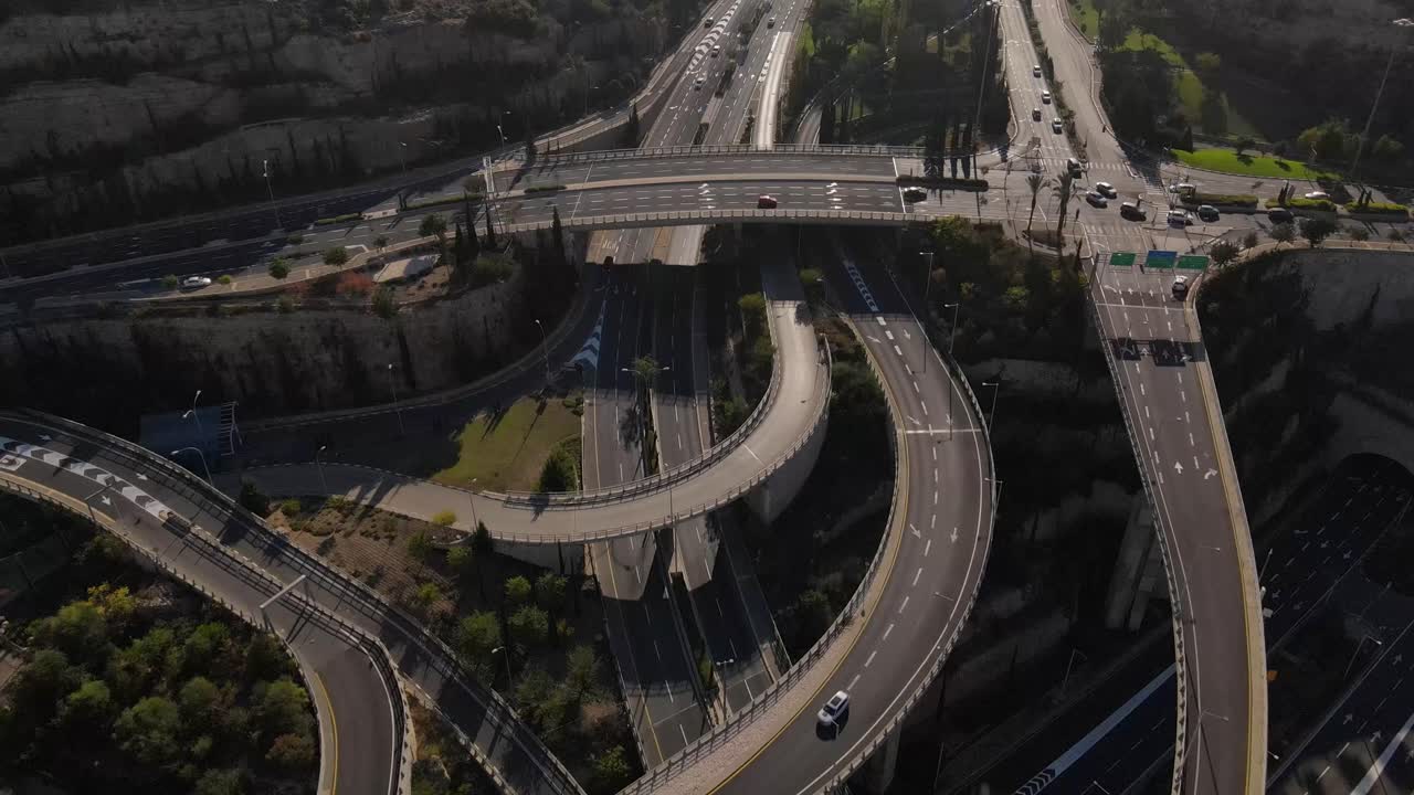 복잡 한 고속도로 교차로 의 공중 사진