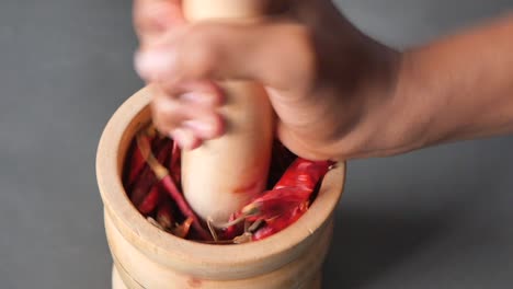 molienda de chiles rojos secos