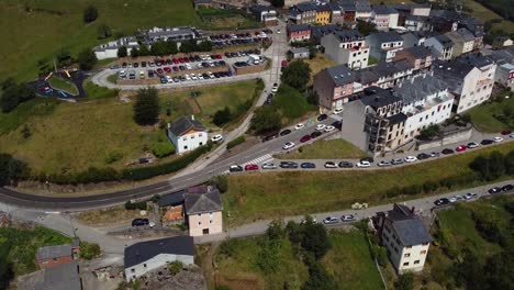 Spanische-Stadt-Umgeben-Von-Natur-In-Asturien