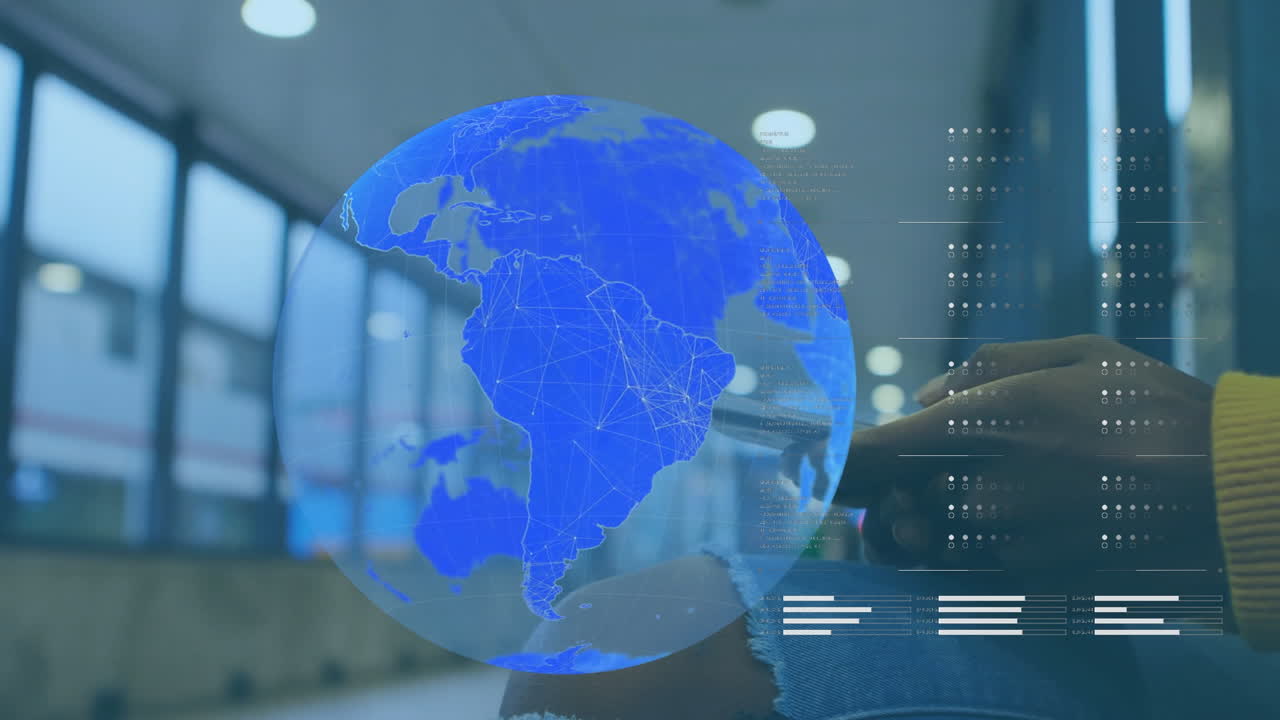 globo azul y animación de visualización de datos sobre una persona que utiliza un teléfono inteligente en un entorno moderno