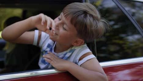 Video-of-happy-family-summer-trip-driving-by-car