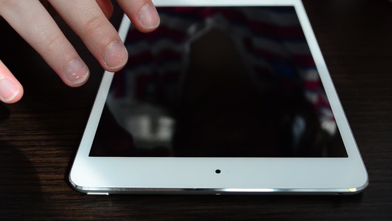 Lavoro sull'iPad. L'iPad su un tavolo