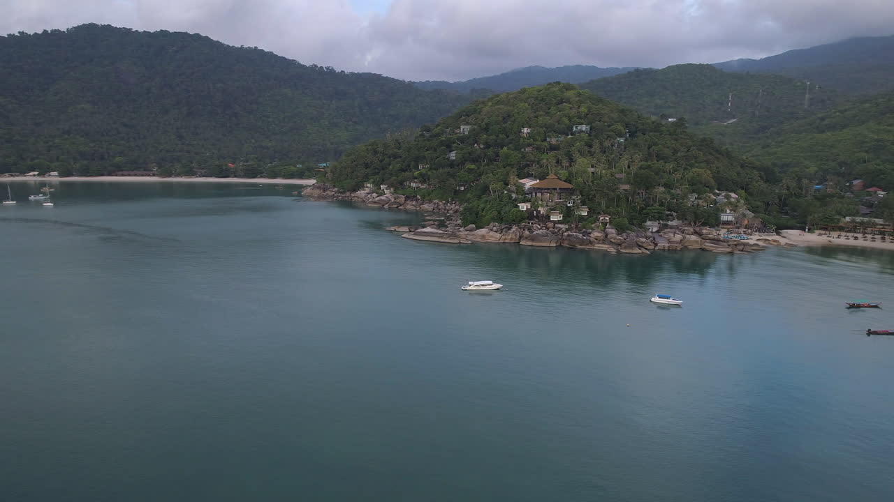 explorar la belleza de una playa tropical