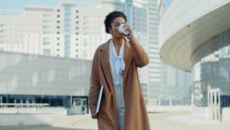 businesswoman drinking coffee in the city