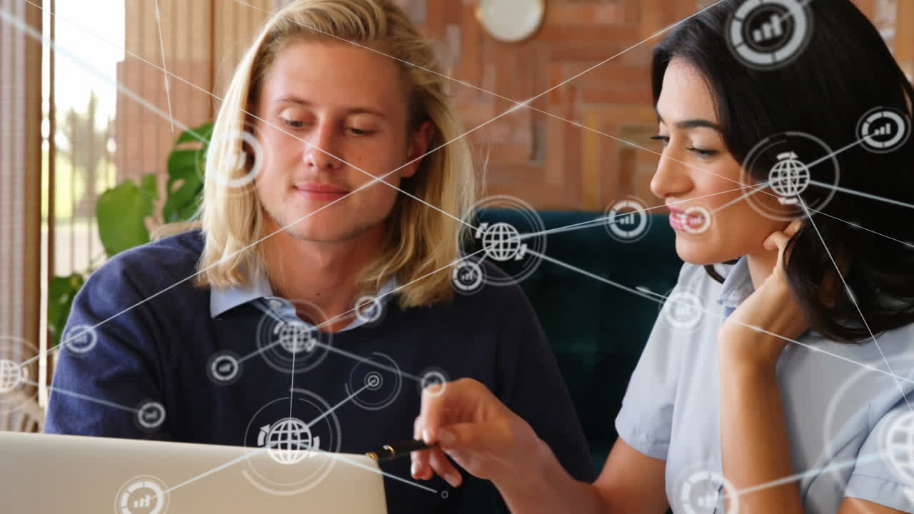 다양한 남녀가 토론하고 악수하는 디지털 아이콘 네트워크의 애니메이션