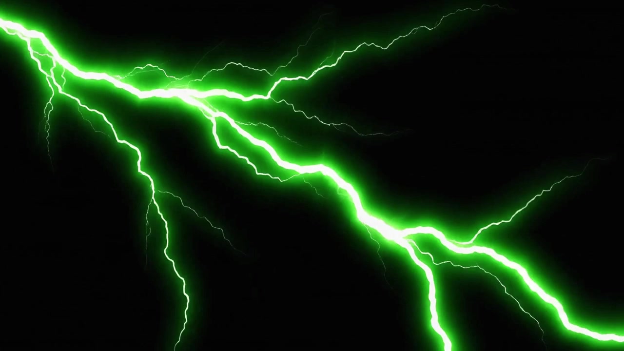Fulmine verde brillante che si abbatte su uno sfondo nero