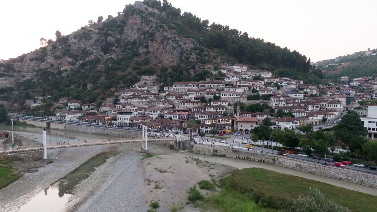 Berat, Albania, kota seribu jendela