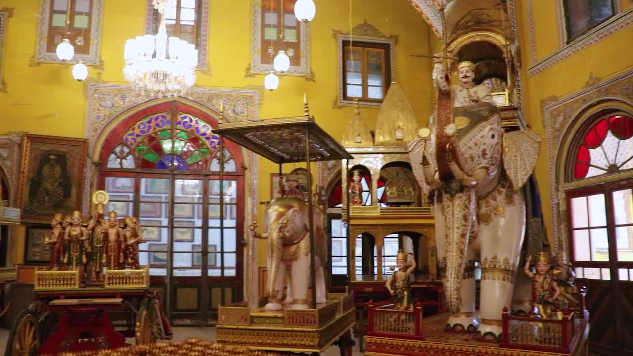 miniatura del santo dios elefante desde un ángulo plano el video se toma en el templo de soni ji ki nasiya jain, ajmer, rajasthan, india el 19 de agosto de 2023