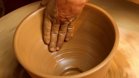 Potter-at-work-makes-ceramic-dishes.-India,-Rajasthan.