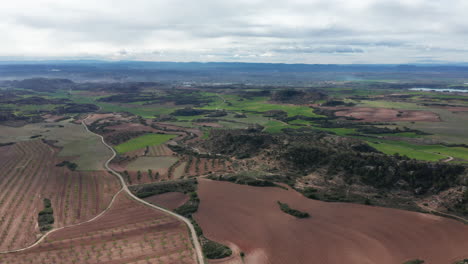 Clima-Semiárido-Alcañiz-Vista-Aérea-Del-Paisaje-España-Día-Nublado