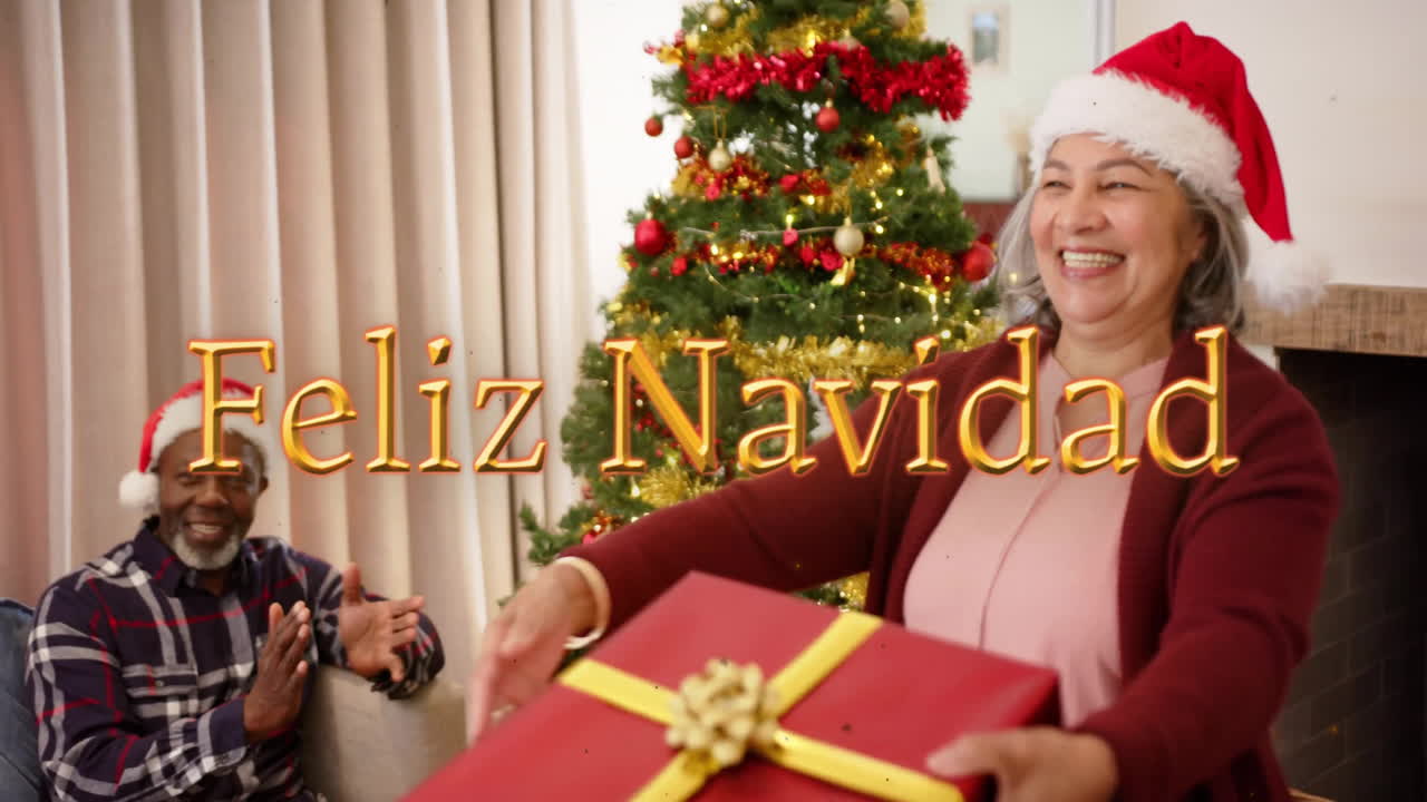 animación de texto de feliz navidad sobre diversos amigos mayores dando regalos en navidad