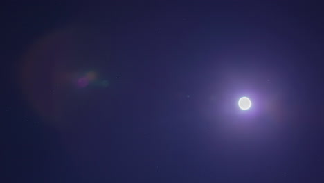 Tiro-De-Lapso-De-Tiempo-De-Brillante-Luna-Llena-Que-Se-Eleva-En-El-Cielo-Oscuro-En-La-Noche