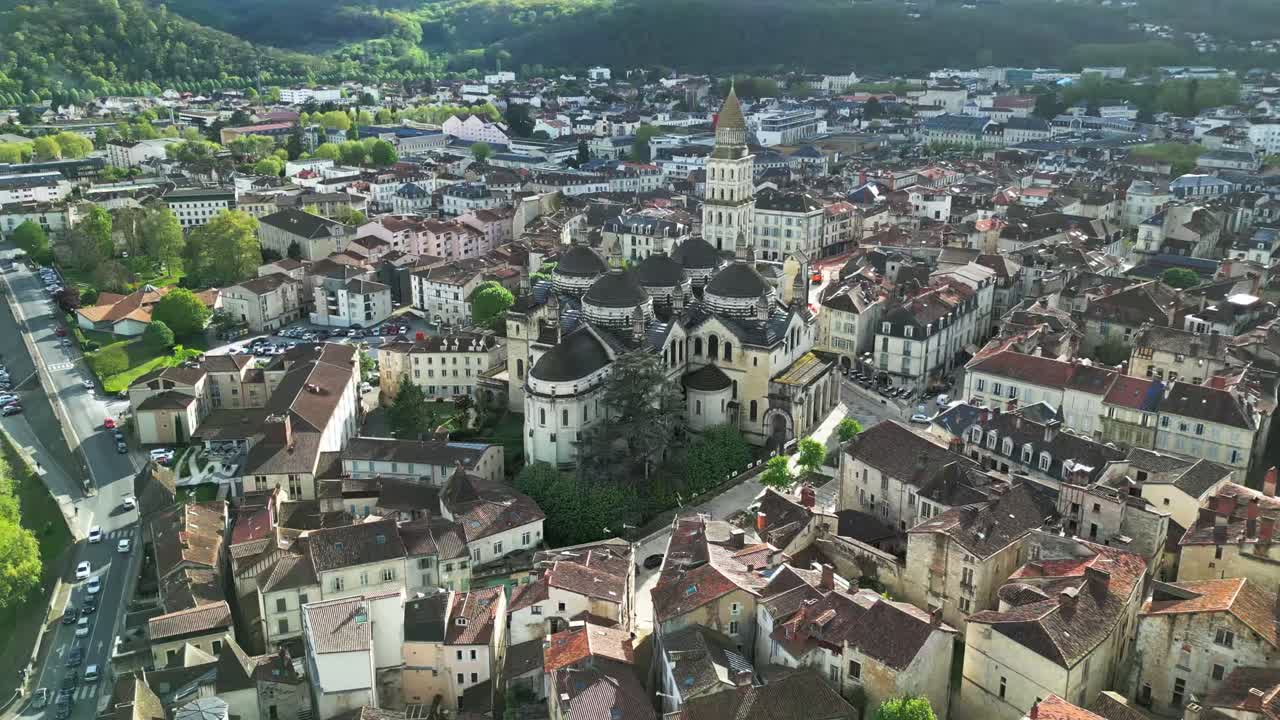 프랑스 페리구 (périgueux) 의 웅장한 공중 풍경.