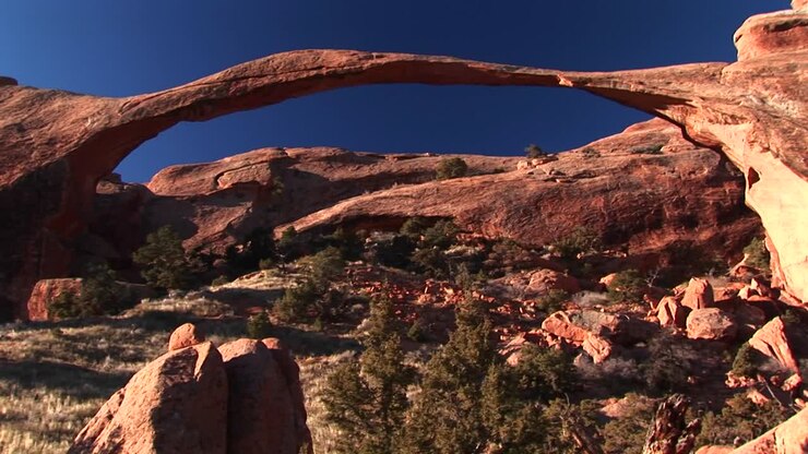 Inquadratura media dell'Arco del Paesaggio nel Parco Nazionale degli Arches, Utah 1.