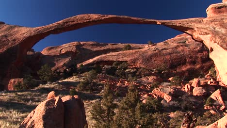 tiro medio del arco del paisaje en el parque nacional arches utah 1