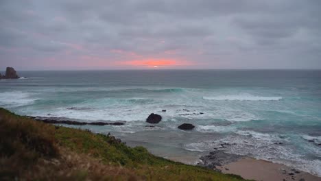 Puesta-De-Sol-Sobre-El-Océano-En-Un-Día-Nublado-En-El-Parque-Nacional-Wilsons-Promontory-De-Australia