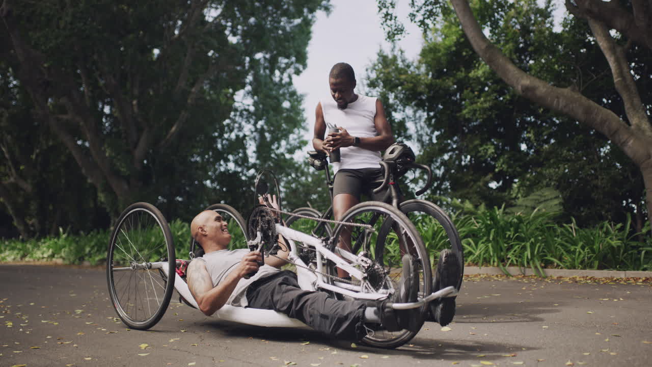 우리는 많은 거리를  ⁇ 었습니다.