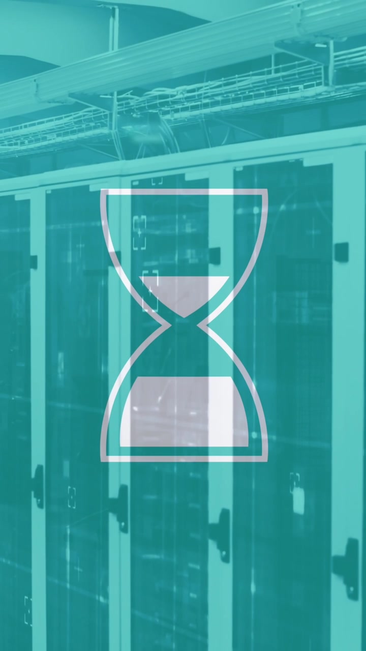 Animación de un reloj de arena cargando y procesamiento de datos sobre servidores informáticos