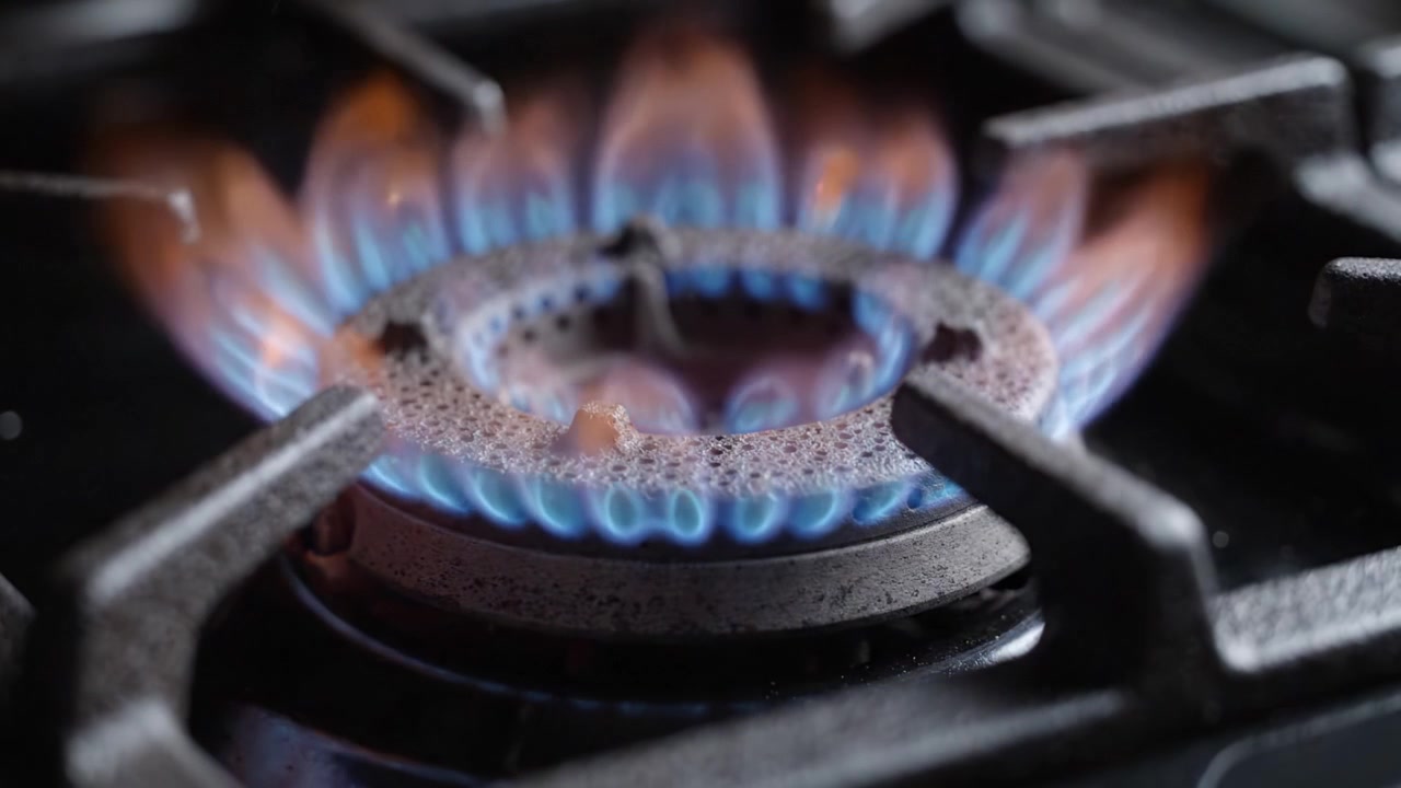 Dramatic Transformation: From Inactive Gas Burner to Lively Flame - A Visual Journey of Cooking Dynamics and Kitchen Essentials