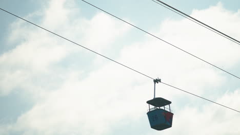 close view of the cable car of the san diego zoo