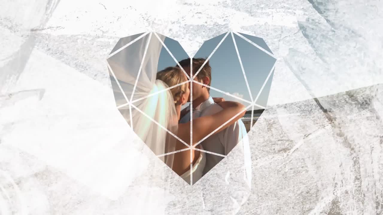 그냥 하 ⁇  심장 모양의 전면을 통해 결혼 한 커플